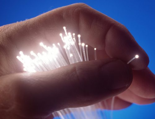 Cabo de fibra óptica e par metálico: entenda a diferença